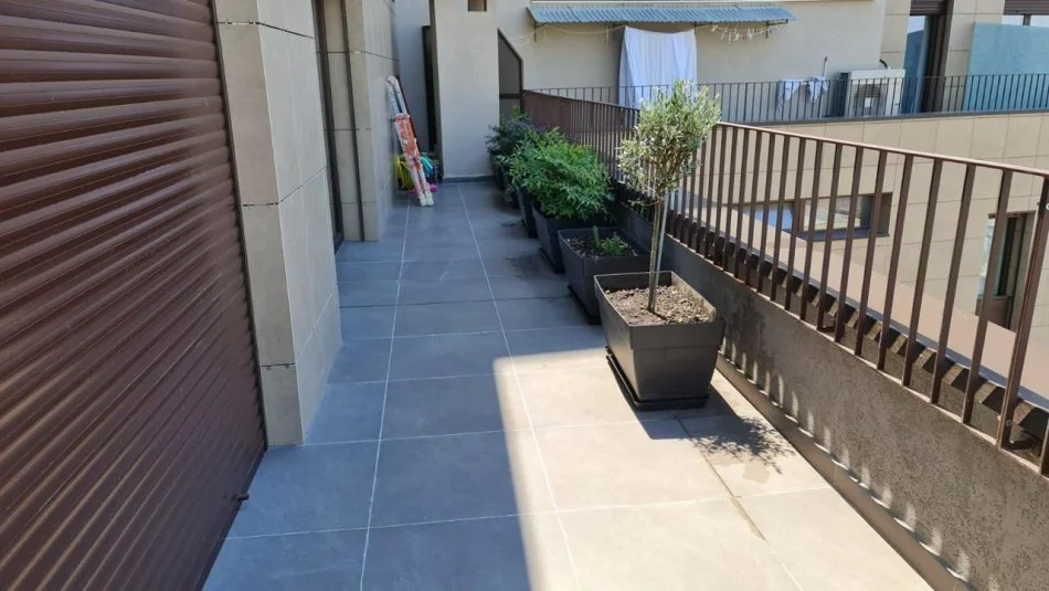 Tirane, jepet me qera apartament duplex 2+1+Ballkon Kati 10, 101 m² 1.700 € (Rruga Barrikadave)