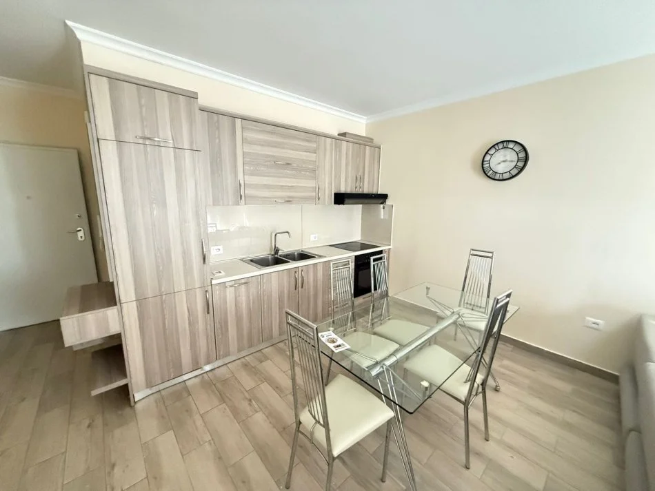 Tirane, jepet me qera apartament 1+1 Kati 1, 70 m² 550 € (Rruga e Dibres)