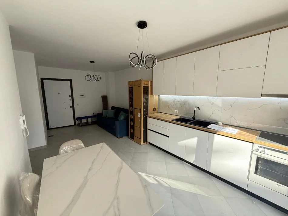 Tirane, jepet me qera apartament 1+1 Kati 1, 52 m² 500 € (RRuga e Dibres)