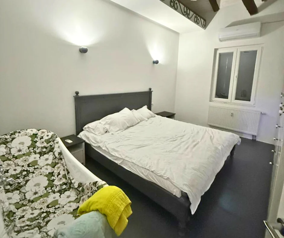 Tirane, jepet me qera shtepi 2+1 Kati 0, 160 m² 1.300 € (Gjimnazi Petro Nini)