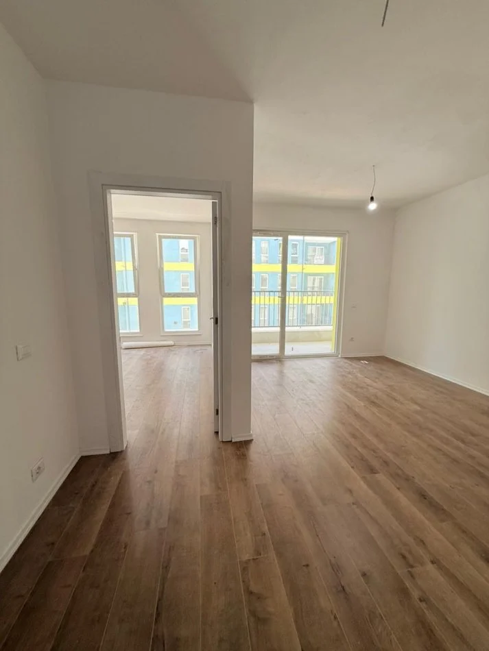Tirane, shitet apartament 1+1+Ballkon Kati 3, 60 m² 76.000 € (Univers City)