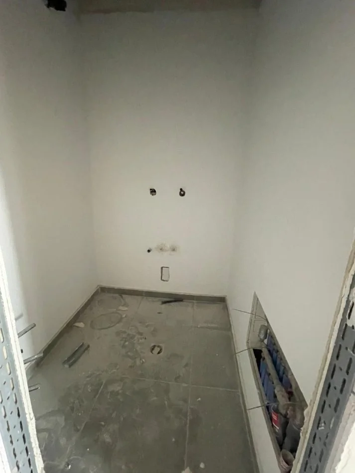 Tirane, shitet apartament 1+1 , 138 m² 