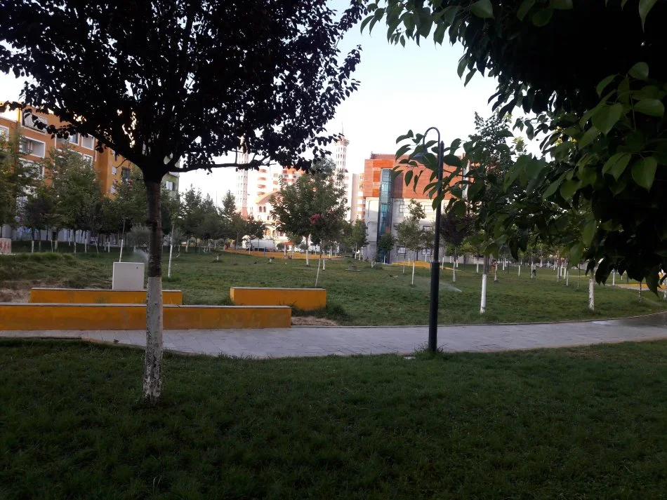 Në Parkun Qendror të Fierit, prona shitet për biznes