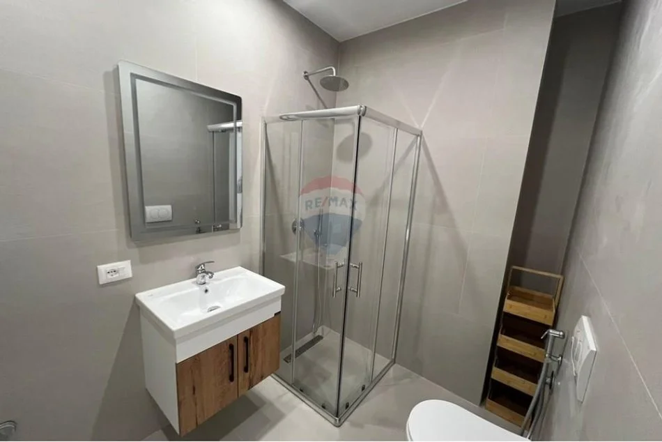 Tirane, shitet apartament 1+1+Ballkon Kati 8, 48 m² 109.000 € (Ish Tregu Elektrik)