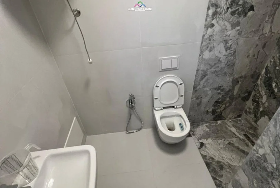 Tirane, jepet me qera zyre Kati 8, 116 m² 830 € (Rruga Mine Peza)