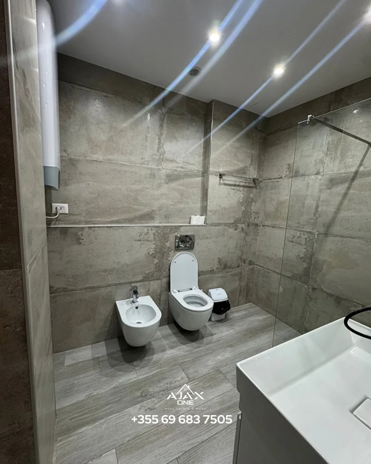 Tirane, shitet apartament , 112 m² (Rruga e barrikadave 3-4 min në këmbë nga qendra)