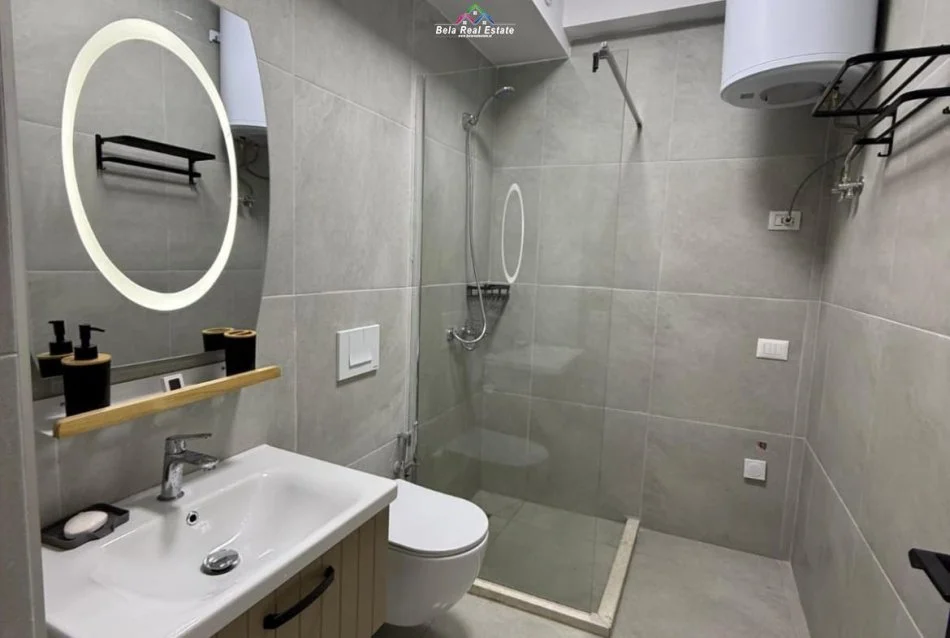 Tirane, jepet me qera apartament 1+1 Kati 5, 68 m² 500 € (Rruga Xhanfize Keko)