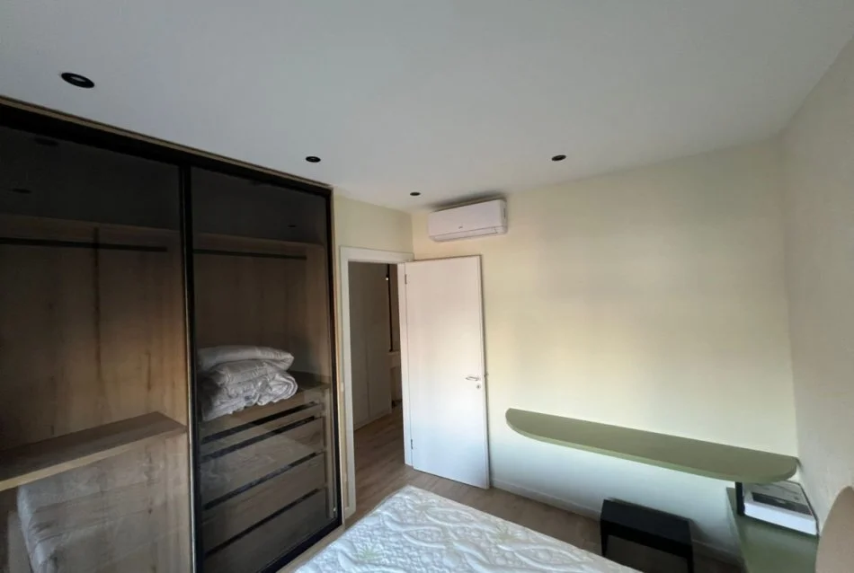 Tirane, jepet me qera apartament 1+1 Kati 6, 55 m² 720 € (Rruga Karl Gega)
