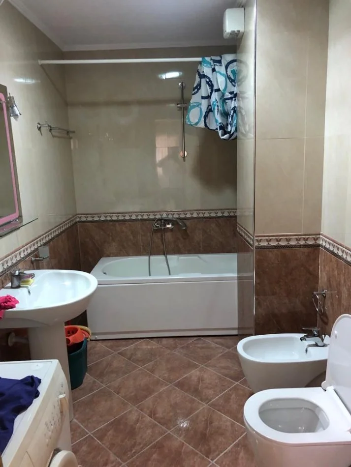 Tirane, jepet me qera zyre Kati 4, 160 m² 900 € (Myslym Shyri)
