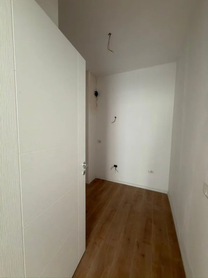 Tirane, shitet apartament 1+1+Ballkon Kati 3, 78 m² 180.250 € (Liqeni i Thate)