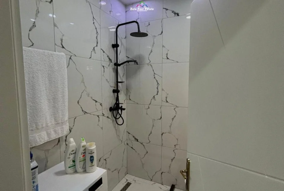 Tirane, jepet me qera Vile 1+1 Kati 1, 70 m² 625 € (Rruga e Dibres)