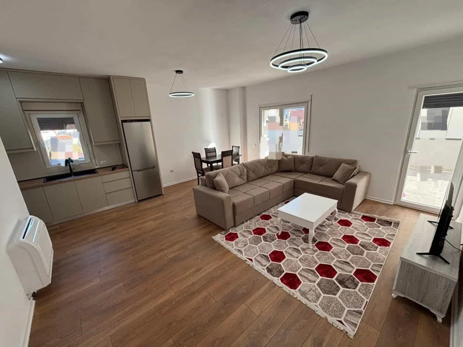 Tirane, jepet me qera apartament 2+1 Kati 8, 100 m² 800 € (Rruga Hoxha Tahsin)