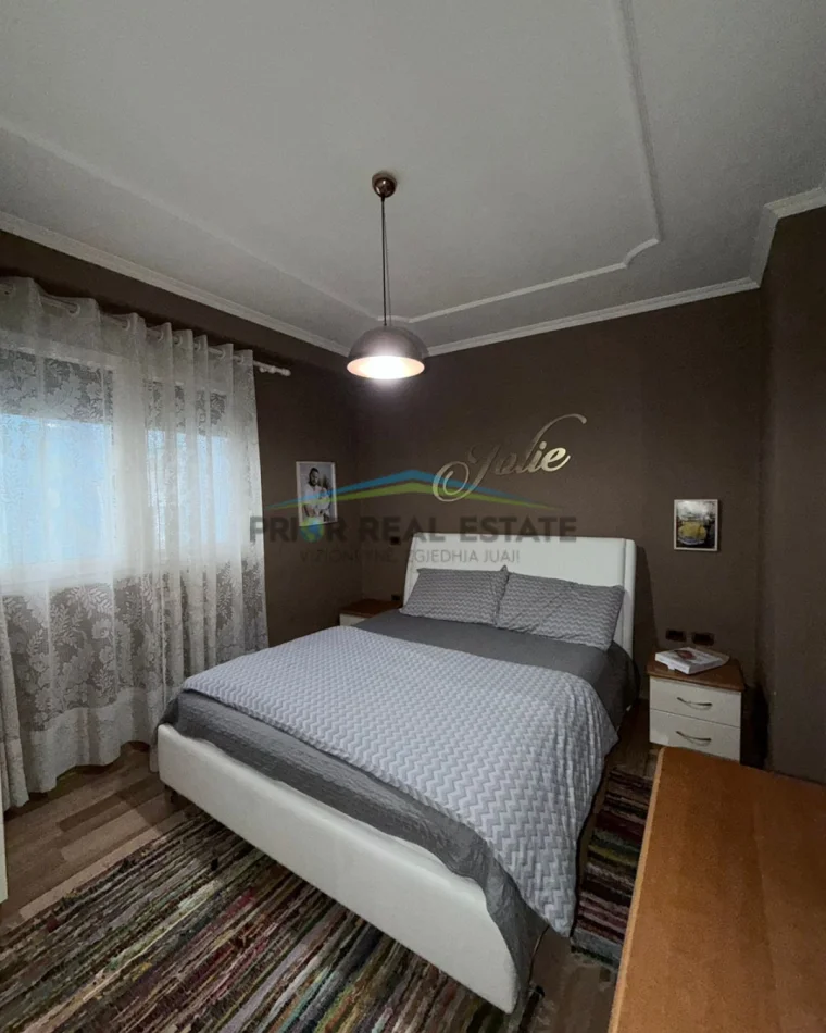 Tirane, jepet me qera apartament 2+1 +Post Parkimi  Kati 4, 80 m² 80.000 All ( ISH Ekspozita)