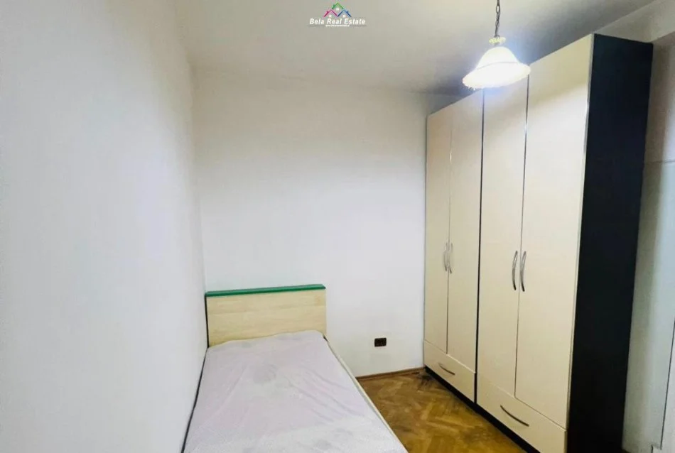 Tirane, jepet me qera apartament 3+1 Kati 1, 125 m² 680 € (Rruga Eshref Frasheri)
