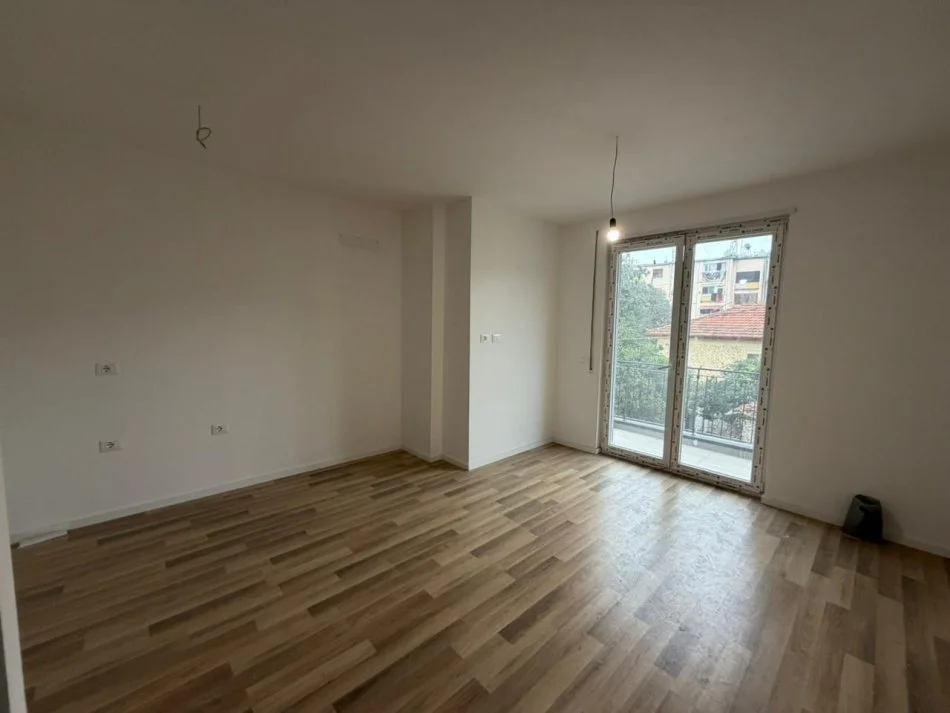 Tirane, shitet apartament 1+1+Ballkon Kati 1, 44 m² 95.000 € (Rruga Ali Demi)