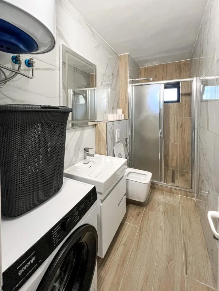 Tirane, jepet me qera apartament 2+1 Kati 3, 75 m² 750 € (Rruga Gjik Kuqali)