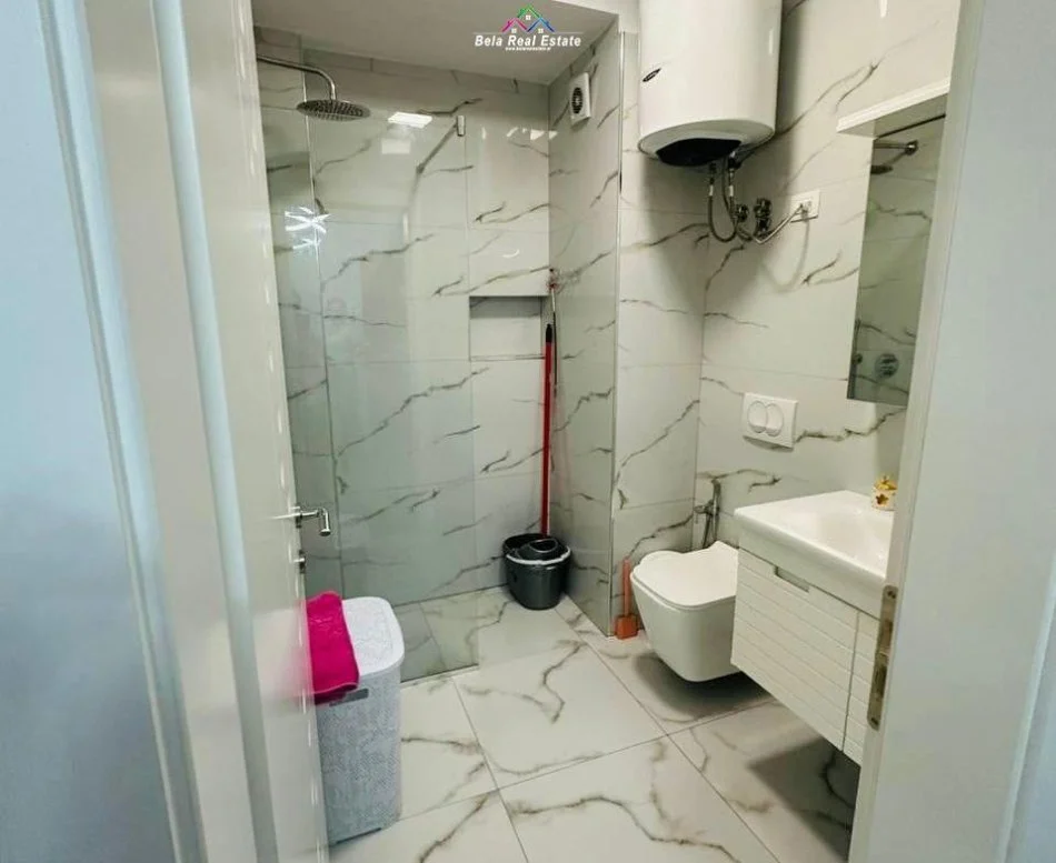 Tirane, jepet me qera apartament 1+1 Kati 5, 60 m² 520 € (Rruga 3 Deshmoret)