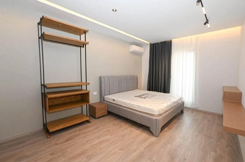 Vlore, jepet me qera apartament 2+1 , 98 m² 1.300 € 