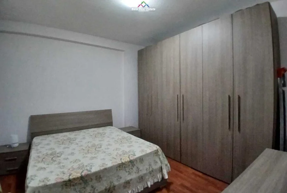 Tirane, jepet me qera apartament 1+1 Kati 10, 100 m² 600 € (prane kishes katolike)
