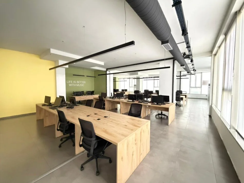 Tirane, jepet me qera zyre Kati 2, 750 m² 7.500 € (Rruga Sokrat Miho)