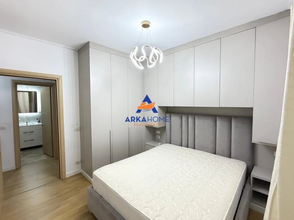 Tirane, jepet me qera apartament 2+1+Ballkon Kati 2, 90 m² 700 € 