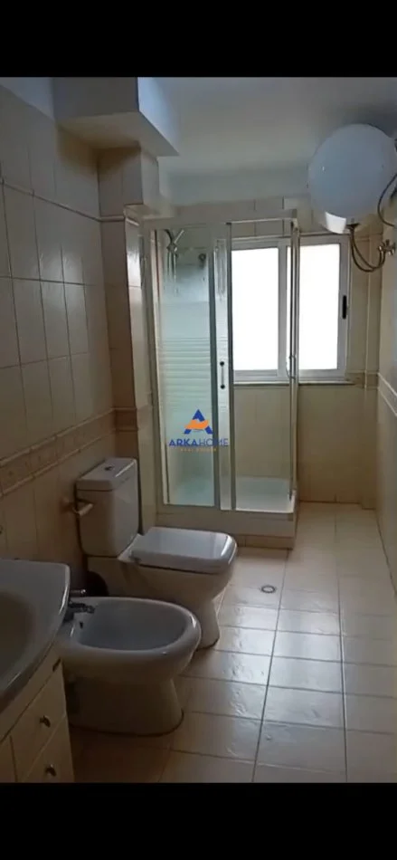 Tirane, shitet apartament 3+1+Ballkon Kati 3, 85 m² 166.666 € 