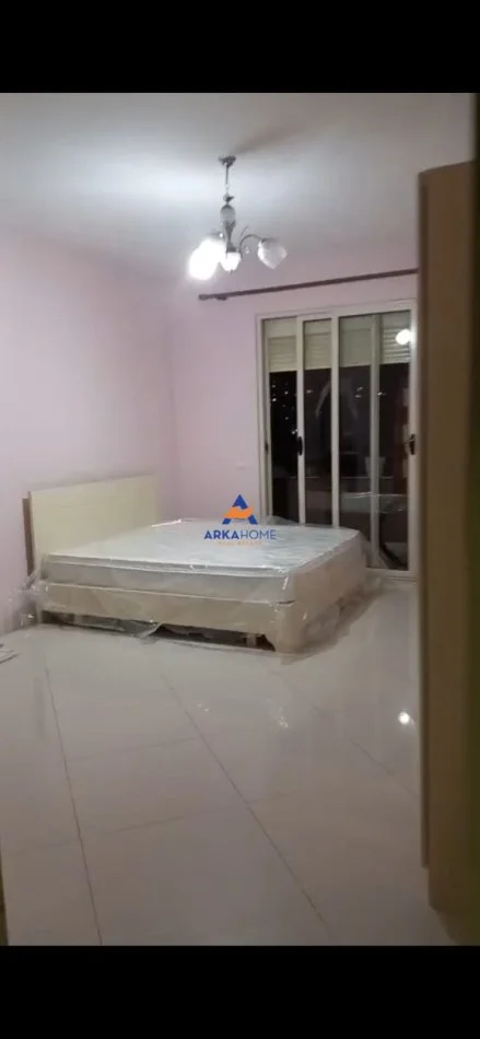 Tirane, jepet me qera apartament 2+1+Ballkon Kati 4, 120 m² 468 € 