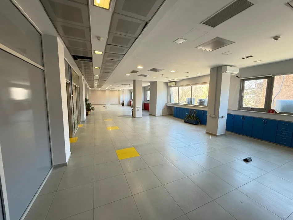 Tirane, jepet me qera zyre Kati 2, 916 m² 18.000 € (Rruga e KAvajes)