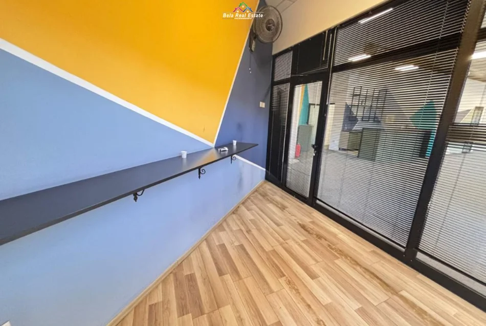 Tirane, jepet me qera zyre Kati 2, 192 m² 2.100 € (Rruga e Kavajes)