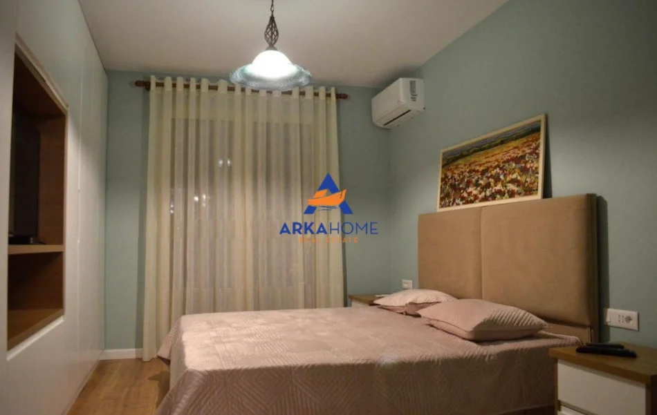 Tirane, jepet me qera apartament 2+1+Ballkon Kati 4, 100 m² 800 € 