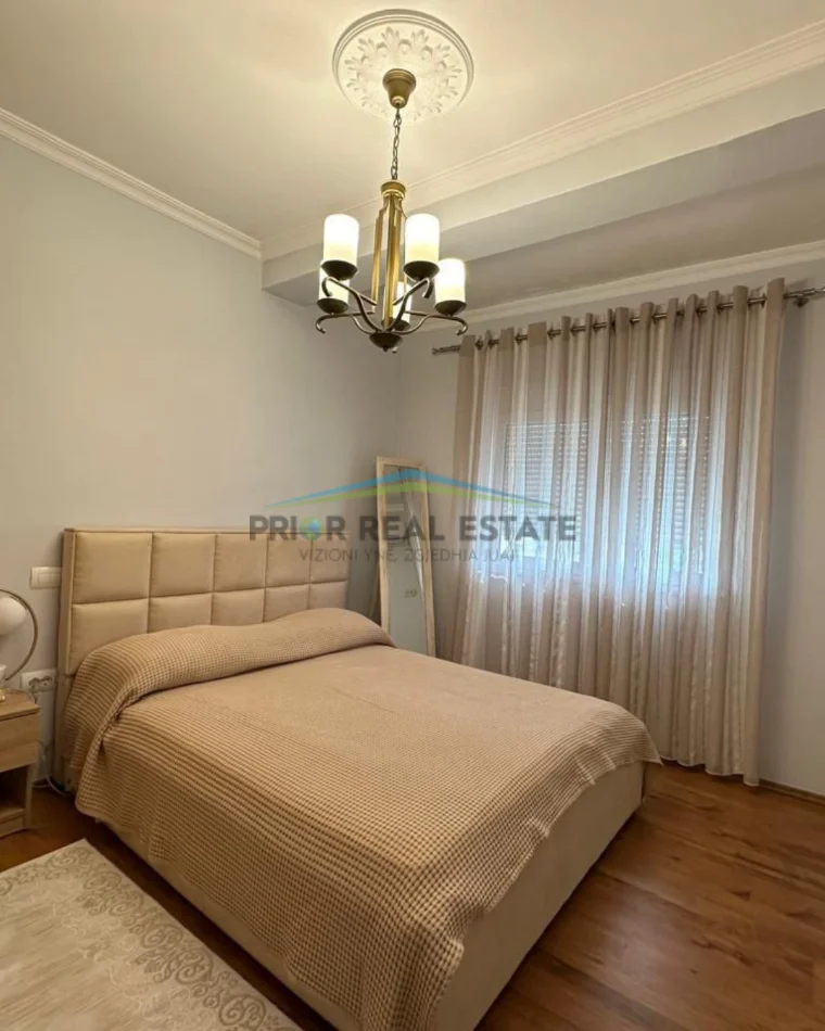 Tirane, jepet me qera apartament 3+1+2 Kati 6, 140 m² 100.000 ALL (Vasil Shanto)