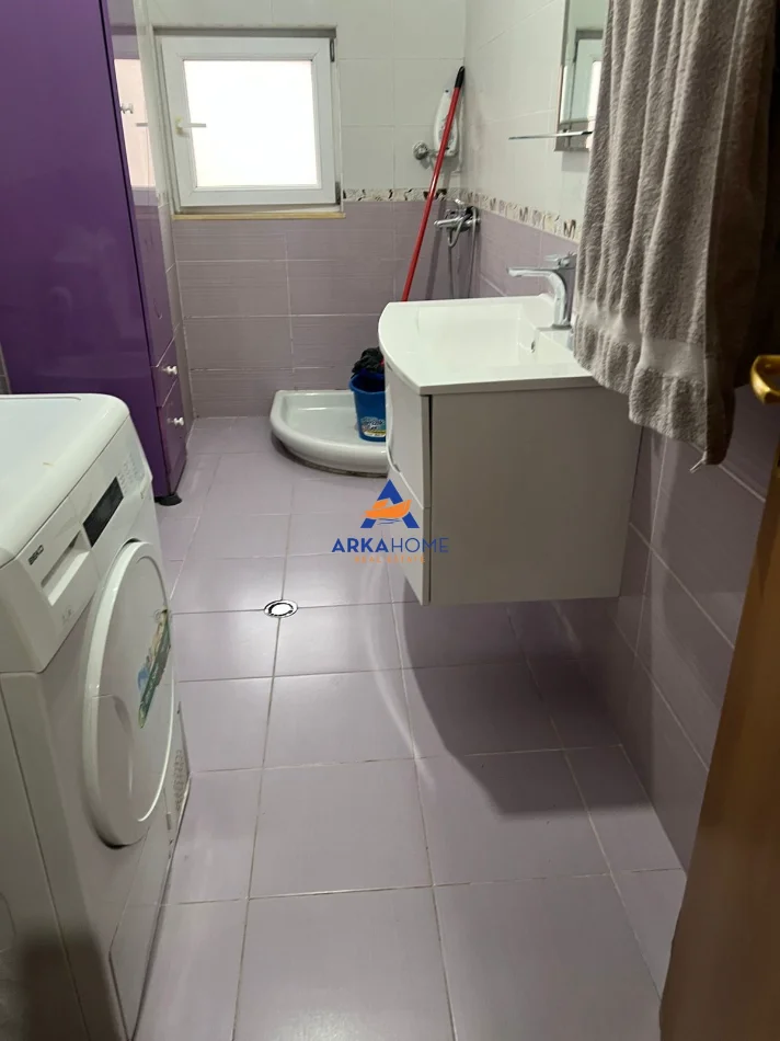 Tirane, jepet me qera apartament 2+1+Ballkon Kati 3, 85 m² 625 € 