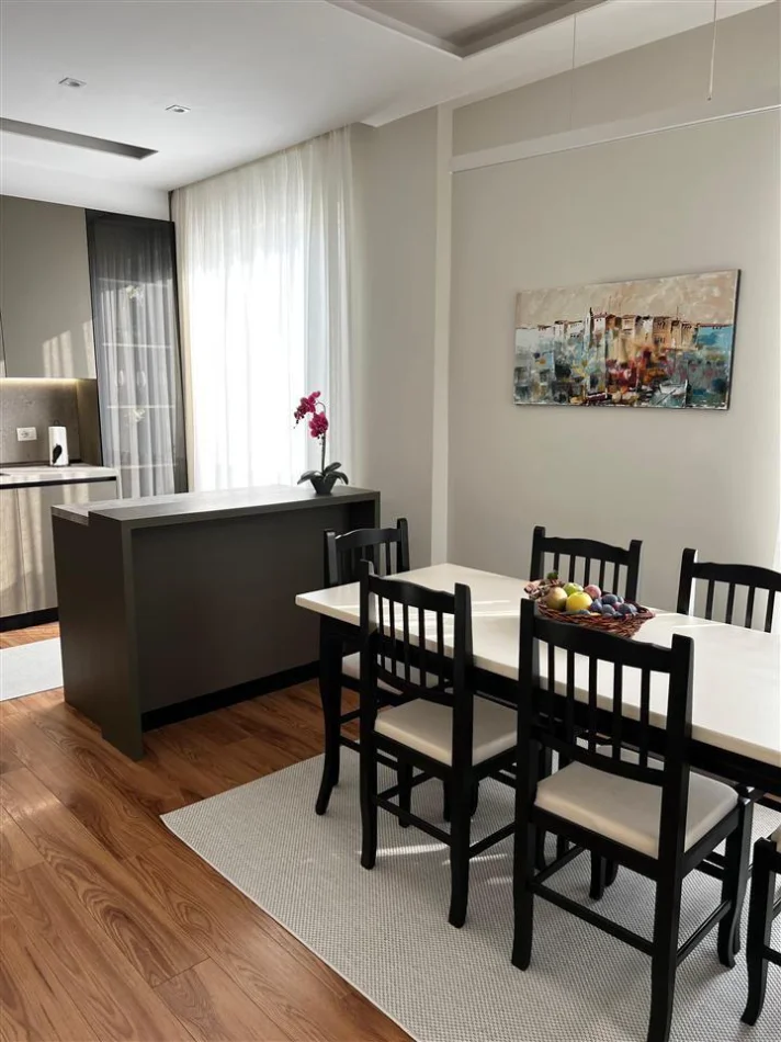 Tirane, jepet me qera Vile 3 Katshe Kati 3, 318 m² 1.600 € (LIQENI I PRUSHIT)