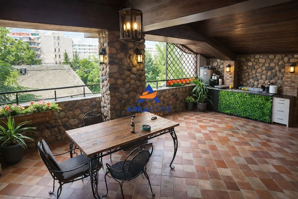 Tirane, shitet Vile 3 Katshe Kati 4, 420 m² 1.300.000 € 