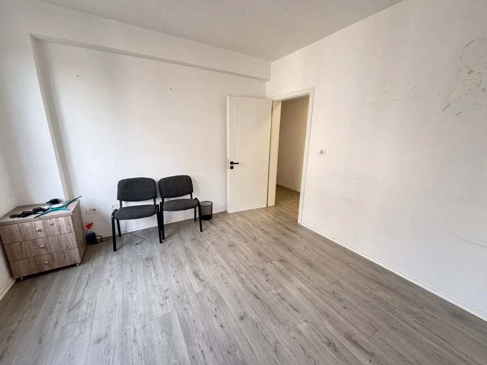 Tirane, jepet me qera zyre Kati 2, 1.200 m² 1.200 € (Rruga sulejman delvina)