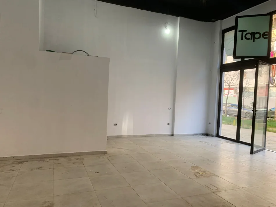 Tirane, jepet me qera ambjent biznesi Kati 0, 70 m² 800 € (Astir)