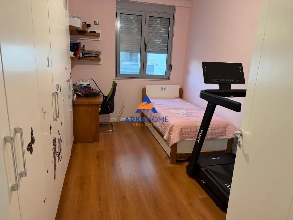 Tirane, jepet me qera apartament 2+1+Ballkon , 94 m² 750 € 
