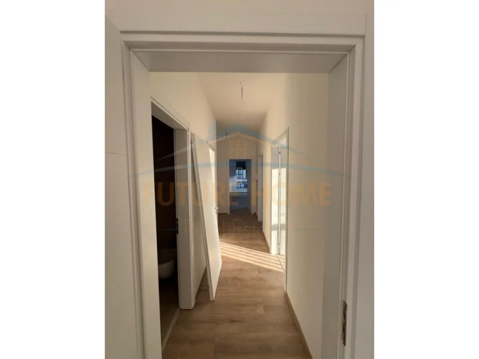 Tirane, jepet me qera apartament 3+1 Kati 1, 143 m² 1.000 € (Ish Fusha Aviacionit)