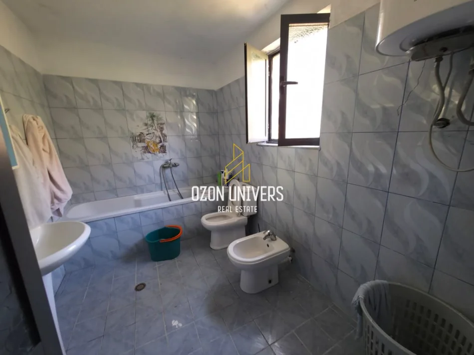 Tirane, shitet shtepi 1 Katshe Kati 1, 250 m² 69.000 € (Ndroq)