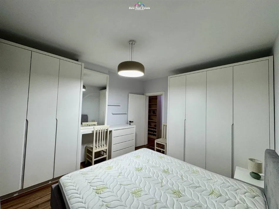 Tirane, jepet me qera apartament 1+1 Kati 10, 68 m² 730 € (Komuna e Parisit, Kompleksi Kika)