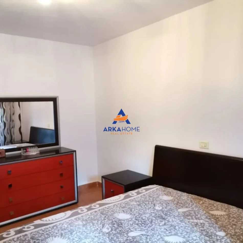 Tirane, jepet me qera apartament 2+1+Ballkon Kati 2, 75 m² 627 € 
