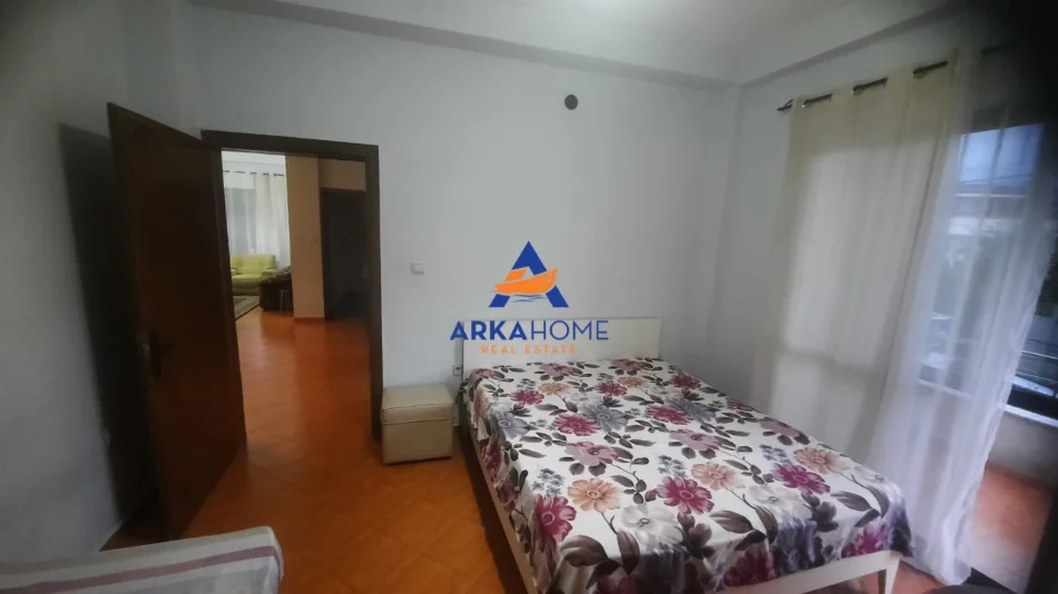 Tirane, jepet me qera apartament 2+1+Ballkon Kati 2, 148 m² 470 € 