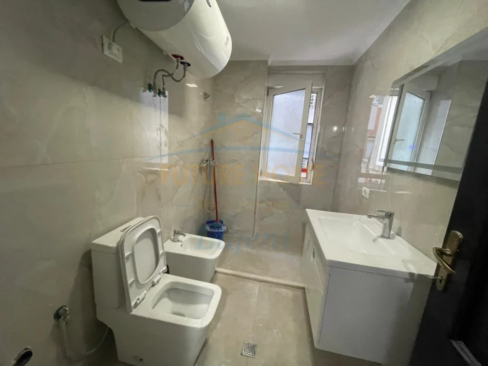 Tirane, jepet me qera apartament 1+1 Kati 2, 65 m² 670 € (Liqeni I Thatë)