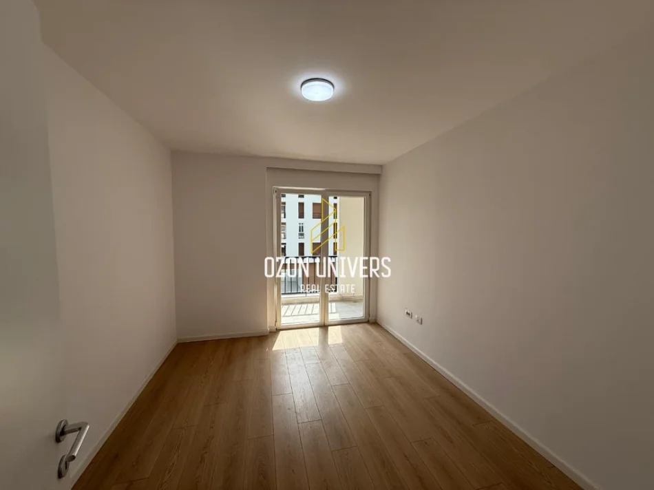 Tirane, jepet me qera apartament 2+1+Ballkon Kati 2, 128 m² 500 € (Rruga e Qelqit, Kombinat)