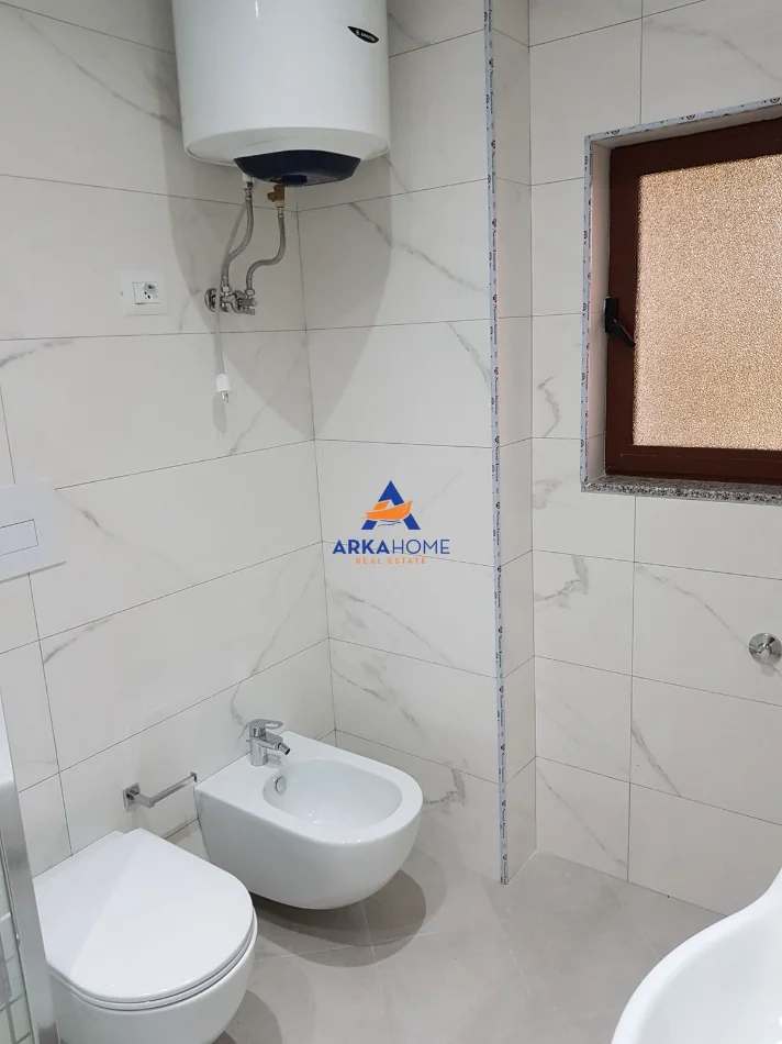 Tirane, jepet me qera ambjent biznesi Kati 1, 150 m² 650 € 