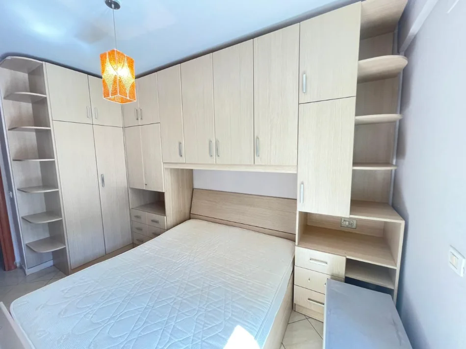 Tirane, jepet me qera apartament 1+1 Kati 3, 57 m² 550 € (rruga ndre mjeda)