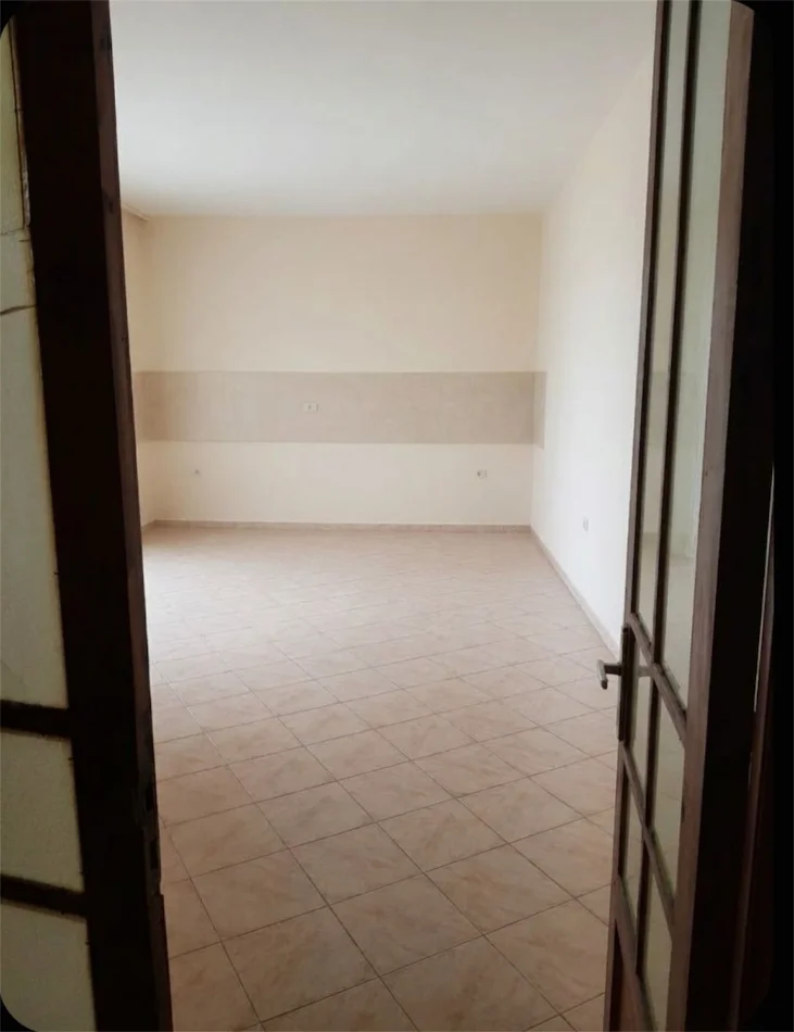 Tirane, shes apartament 3+1 Kati 1, 103 m² 200.850 € (Rruga Mine Peza)