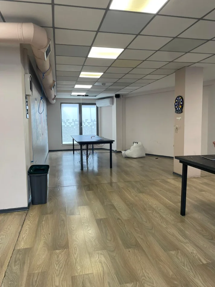 Tirane, jepet me qera ambjent biznesi Kati 1, 306 m² 3.400 € (Rruga e Dibres)