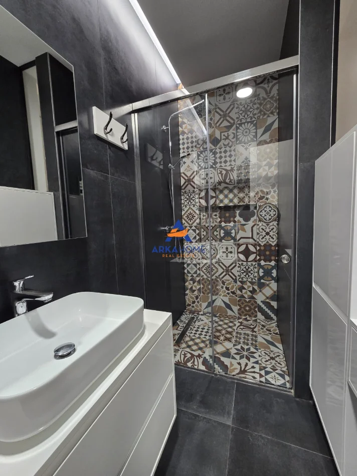 Tirane, jepet me qera apartament 2+1+Ballkon Kati 3, 124 m² 1.253 € 