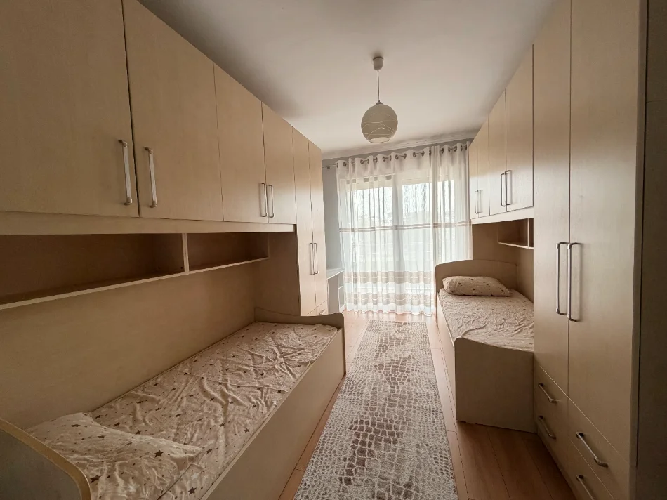 Tirane, jepet me qera apartament 2+1+Parkim Kati 3, 117 m² 85'000 leke/muaj - Kopshtit Botanik (Hyrja)